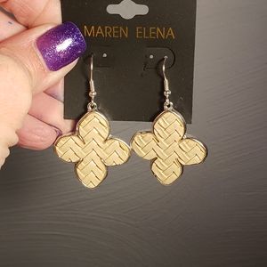 Maren Elena dangle silver and beige earrings NWOT